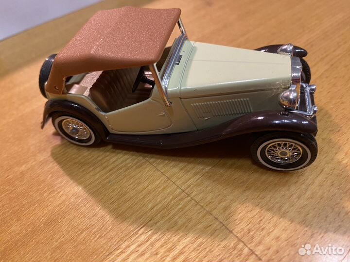 Модель авто 1:43 Matchbox 1945 MG TC England