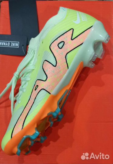 Футбольные бутсы nike