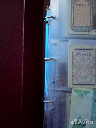 Банкноты в альбоме