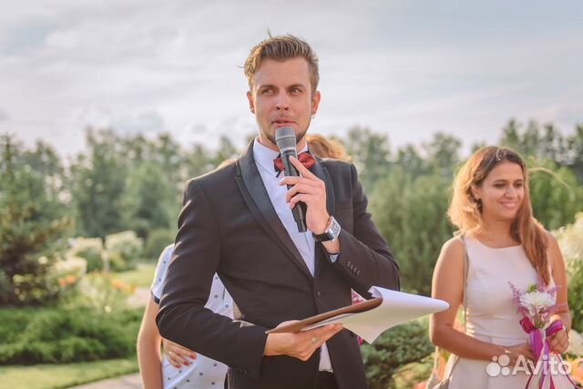 Ведущий с диджеем (DJ) на свадьбу