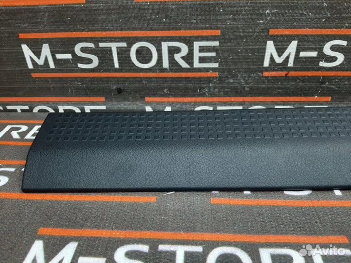 Накладка на порог салона передняя левая Audi A8