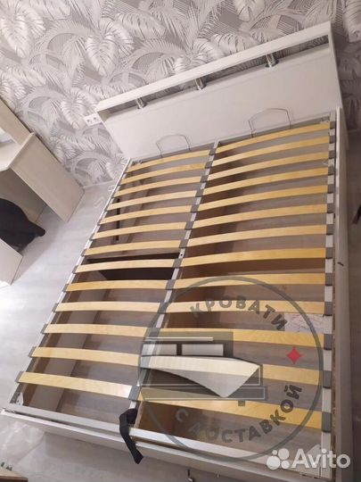 Кровать двуспальная с подъемным механизмом