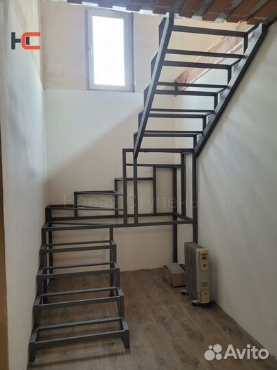 Металлокаркас, Каркас лестницы под заказ