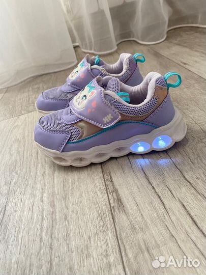 Кроссовки для девочки