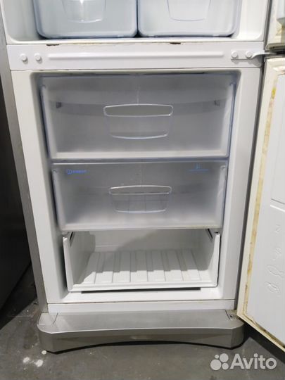 Холодильник бу indesit