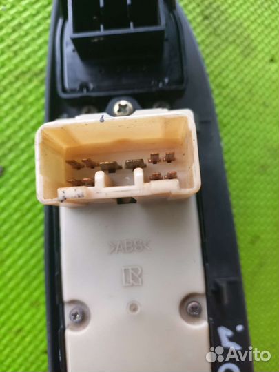 Блок кнопок стеклоподъемником 