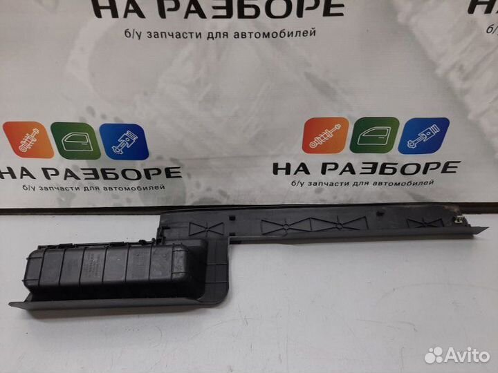 Накладка на порог внутренняя передняя правая