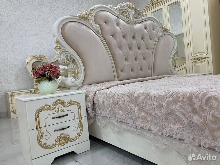 Спальные гарнитуры