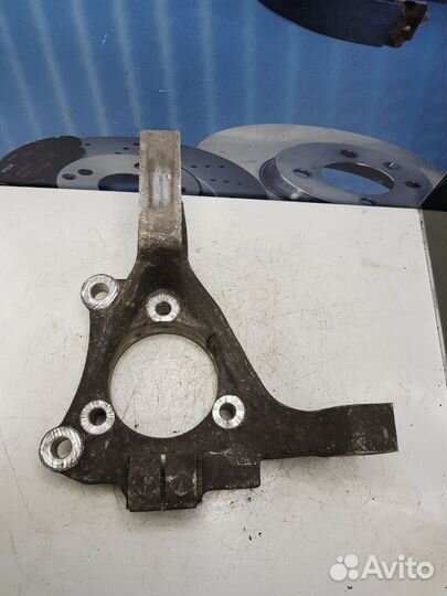 Кулак поворотный передний правый Opel Vectra C