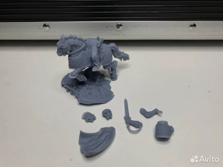 Warhammer 40000 миниатюры Lord Solar Leontus