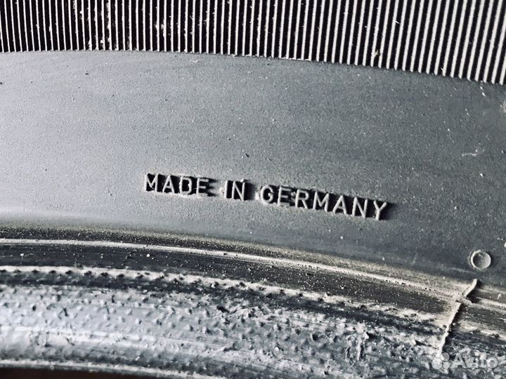 Pirelli P Zero 305/40 R20