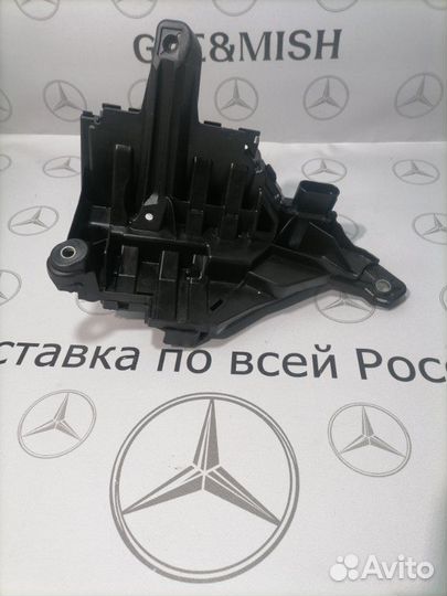 Блок предохранителей под капот Mercedes-Benz Glc