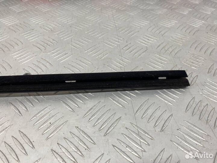 Б/У уплотнительная резинка стекла задний левый