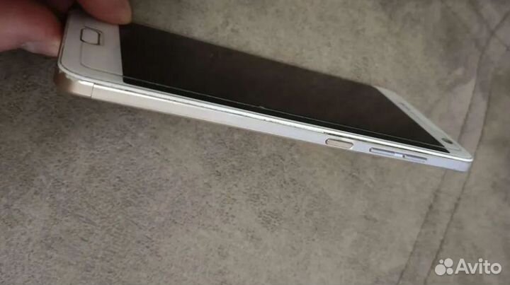 Смартфон ZTE V8 Blade