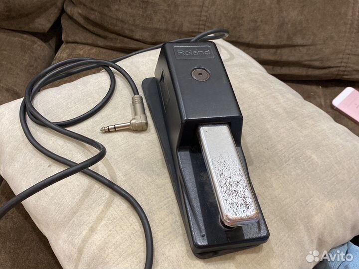 Педаль сустейна для клавишных Roland DP-10