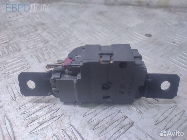 Замок багажника на BMW F21 s1156557