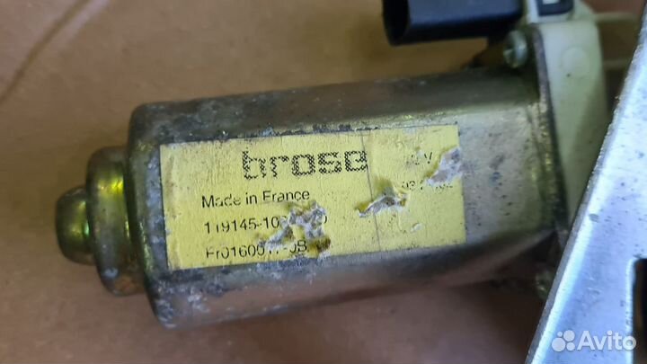 Стеклоподемник передний правый Форд Фокус 1