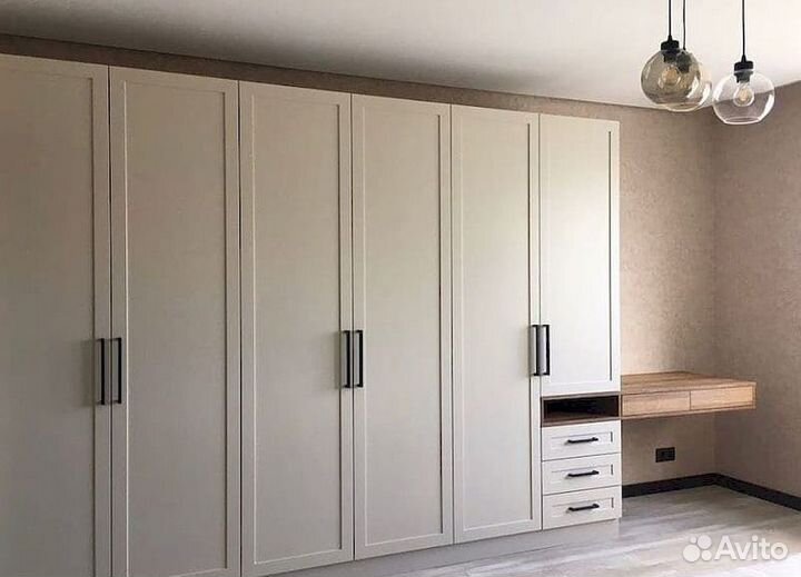 Шкаф с зеркалом