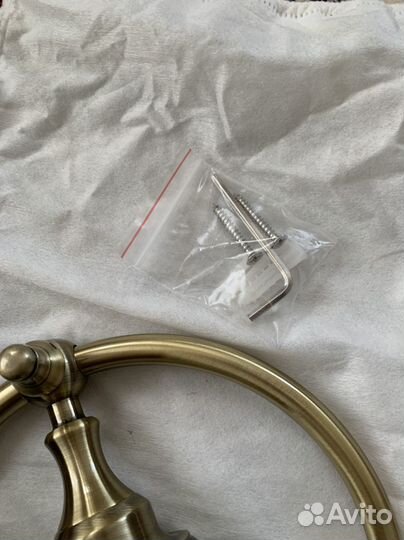 Держатель для полотенец в ванной