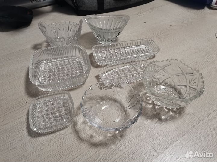 Набор столовой посуды, вазочки