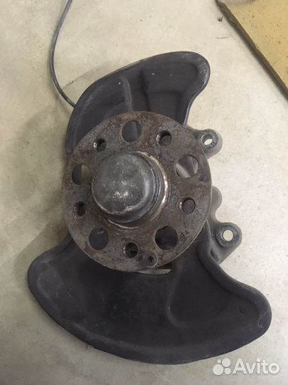 Поворотный кулак левый Мерседес w204