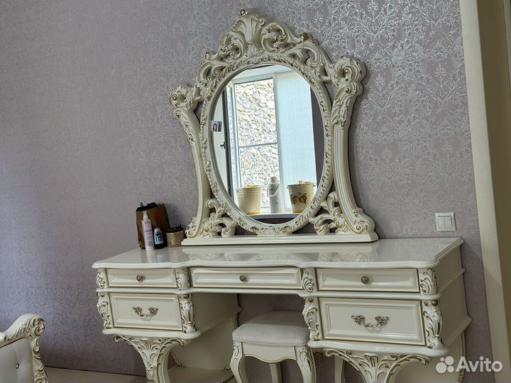 Спальный гарнитур