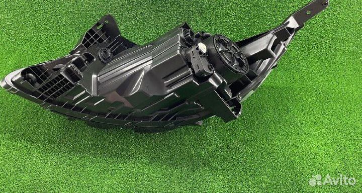 Фара праваяя Kia Rio 3