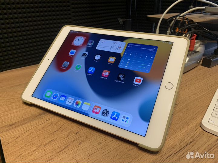 Apple iPad Air 2 (16Gb, Wi-Fi + Cellular, gold)