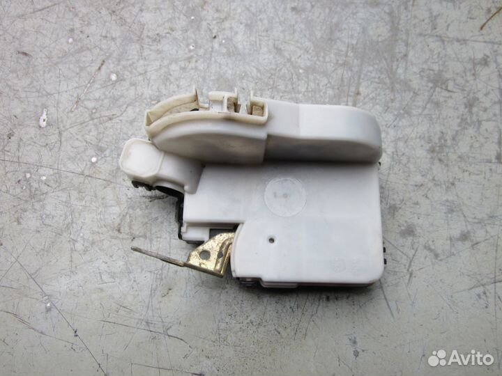 Замок двери передней правой Фольксваген Поло