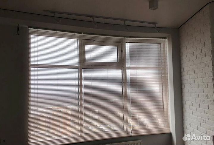 Горизонтальные алюминиевые жалюзи гж9867