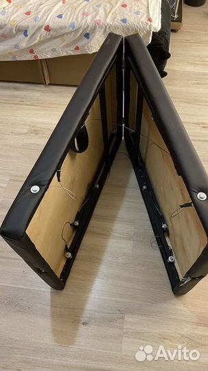 Кушетка, стул и холдер