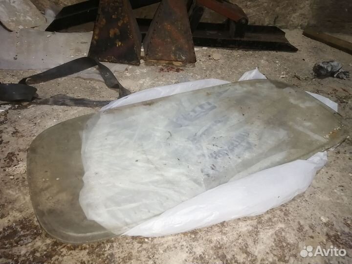 Заднее стекло и боковые стекла м20 победа