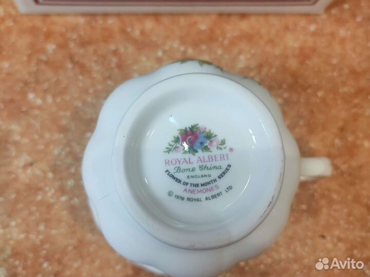 Чайная пара Royal Albert Март 1970 г. 12 месяцев