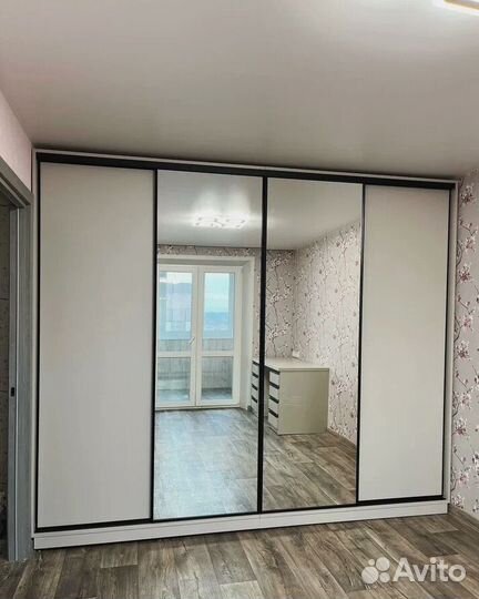 Современный шкаф купе