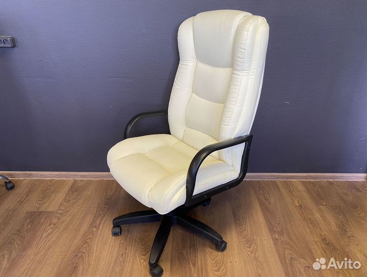 Компьютерное кресло. Гарантия 1 год