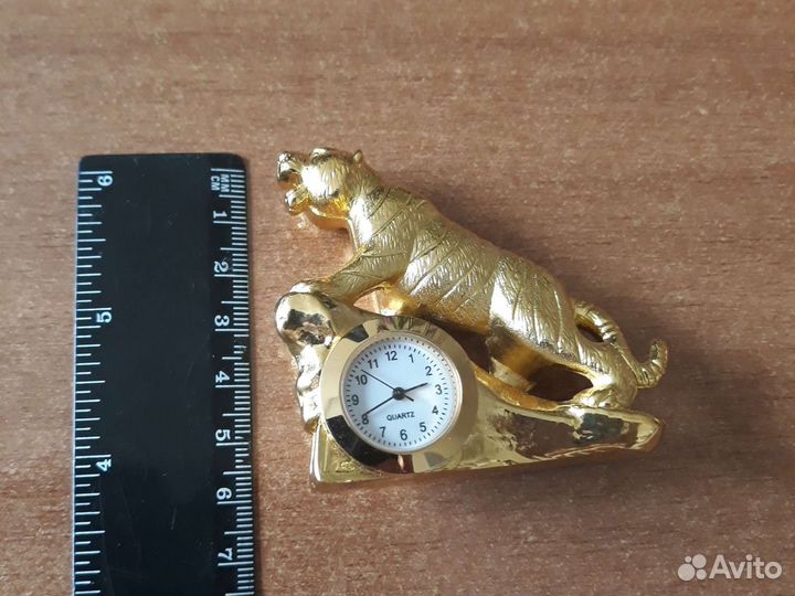 Тигр сувенир- часы