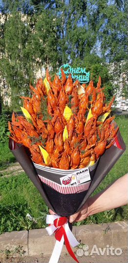 Раки вареные и живые