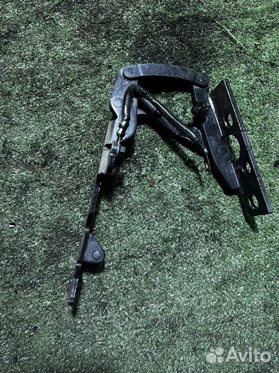 Петля капота левая BMW X5 E53 рестайлинг 4.4