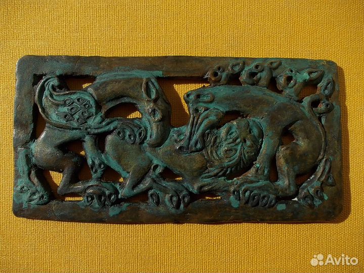Подвеска сцена терзания скифы бронза копия