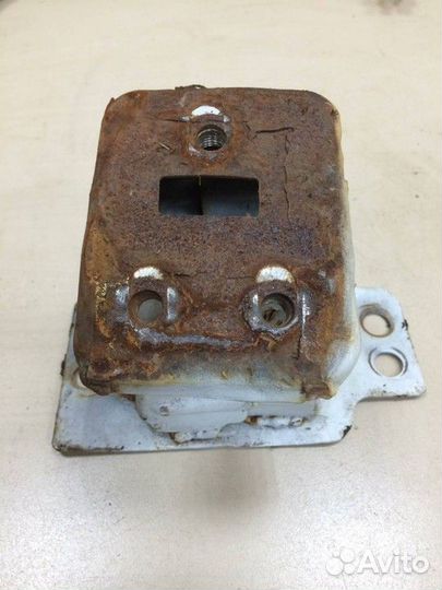 Кронштейн усилителя переднего бампера