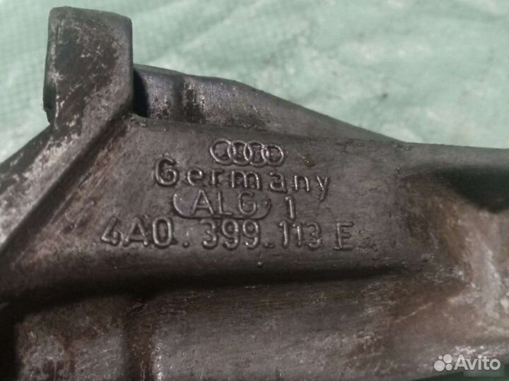 Опора кпп левая Audi A6 седан 2.0I 1996