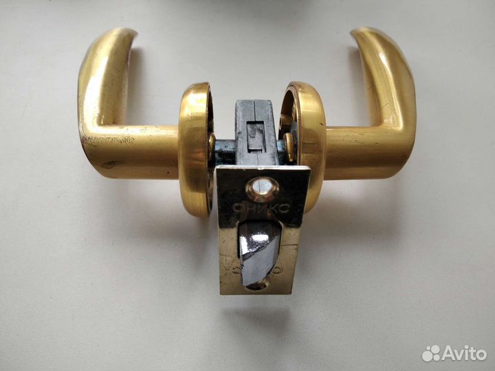 Дверная ручка межкомнатная