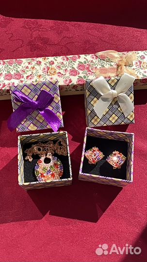 Новый комплект бижутерии с фианитами