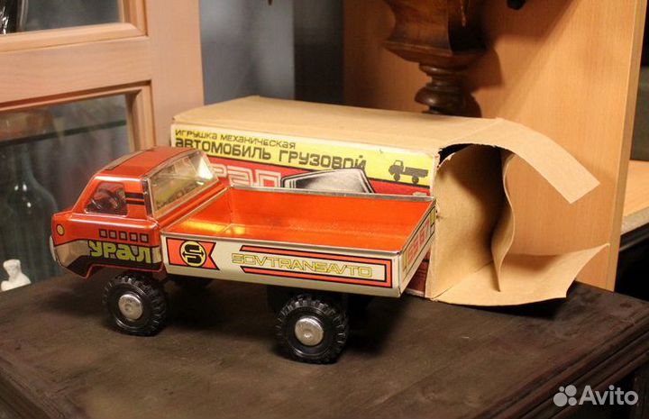 Грузовик Урал с коробкой. Игрушка. Состояние