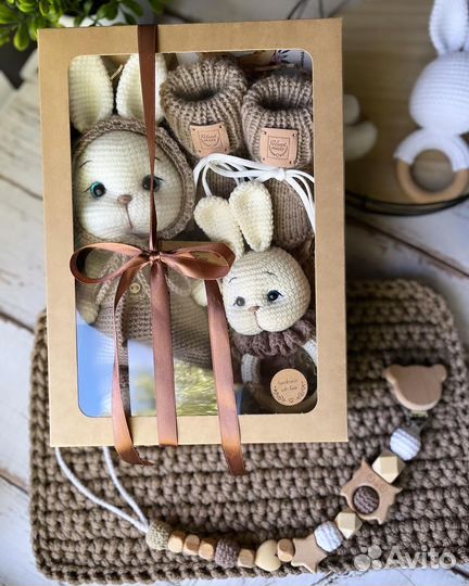 Вязаный набор пинетки игрушка погремушка