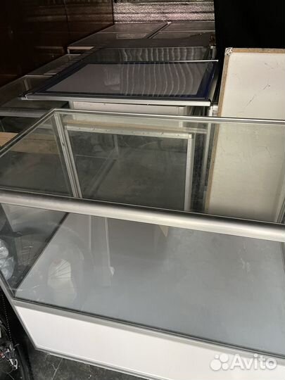 Торговые витрины и прилавки б/у для магазина