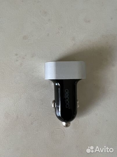 Автомобильное зарядное устройство для телефона