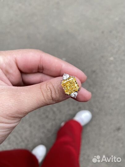 Кольцо серебро 15.7 муассанит цитрин