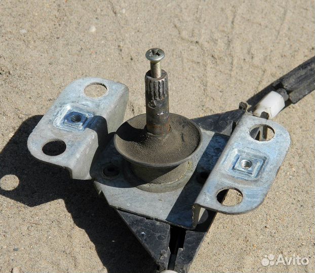 Стеклоподъемник задний левый VW Passat B3