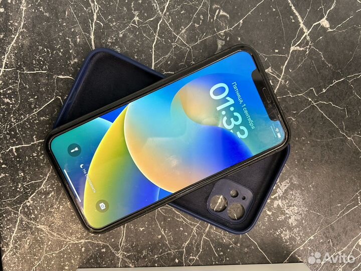 Телефон iPhone 11